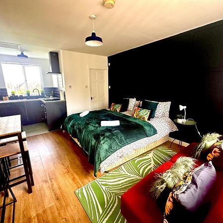 Studio Annexe By Papermill, Deeside - En-Suite, Heswall Kültér fotó