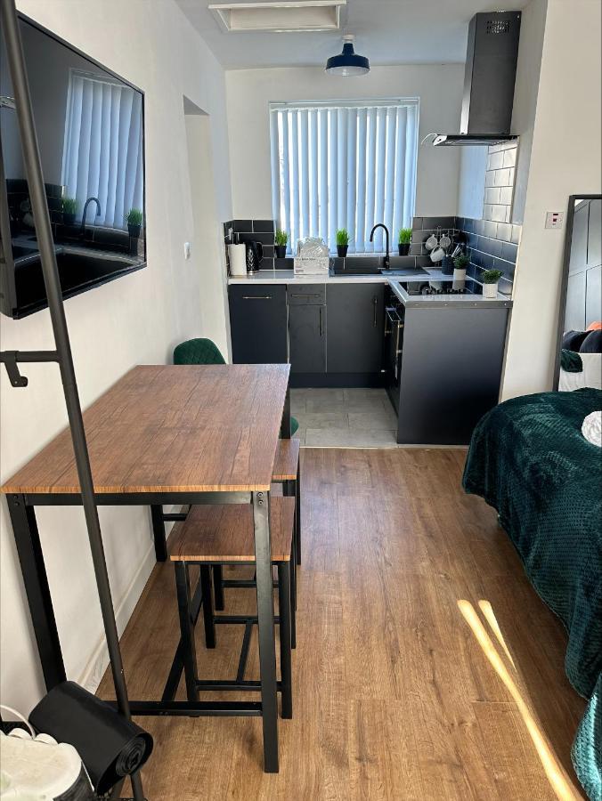 Studio Annexe By Papermill, Deeside - En-Suite, Heswall Kültér fotó